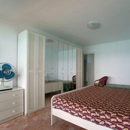 Flat Rossi Lägenhet Menton Rum bild